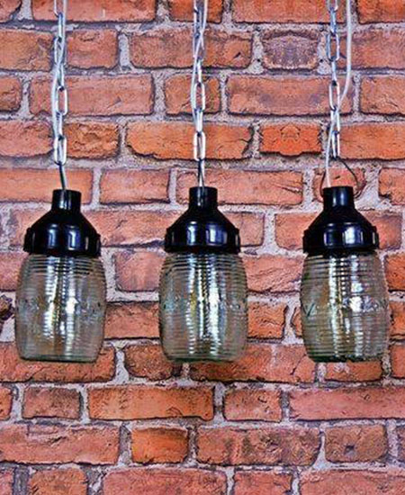 Trois lampes vintage en verre et bakélite éteintes