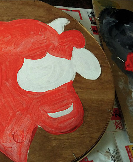 Work-in-progress de la reproduction à la peinture de la vache célèbre rouge