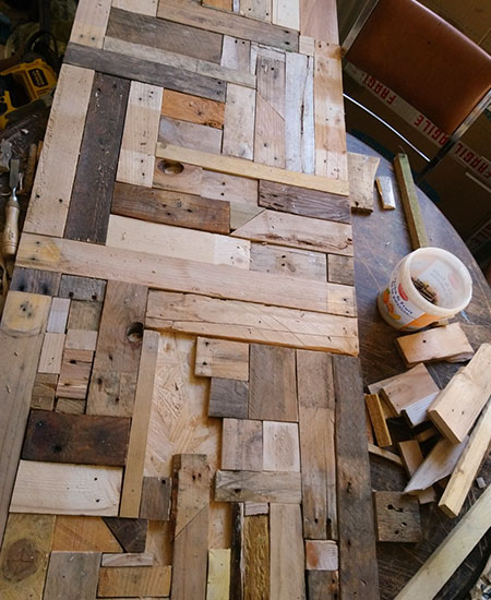 Work-in-progress plateau table en scrapwood