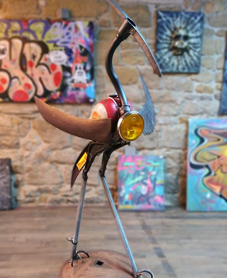 Lampe oiseau berrygord à partir de pièces de voitures recyclées